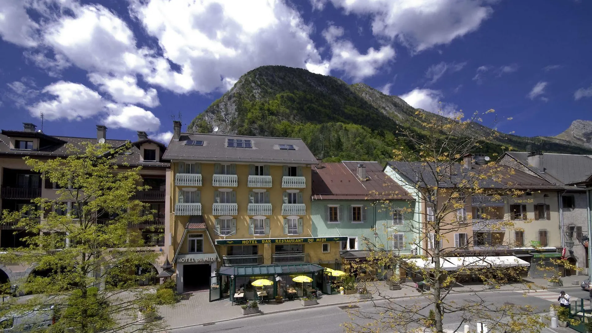 Hotel Du Midi Thones