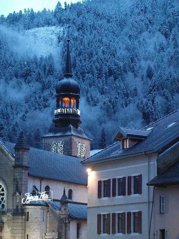 Hotel Du Midi Thones